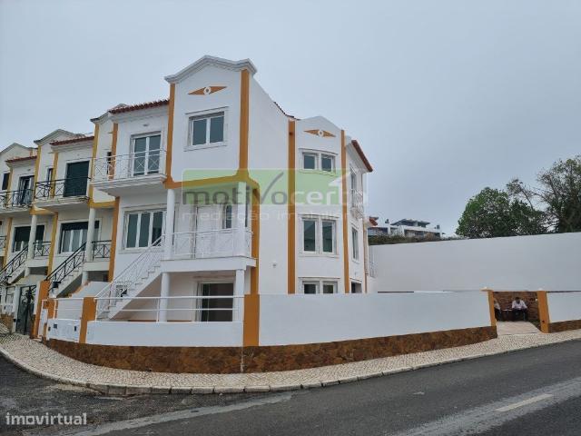 Moradia T3+1 no Centro da Ericeira, totalmente remodelada. Com vist.
