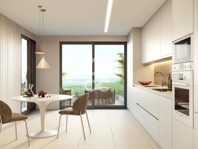 Moradia T3+1 nova, com jardim e terraço, em condomínio privativo com piscina, junto ao Retail Park em Eiras