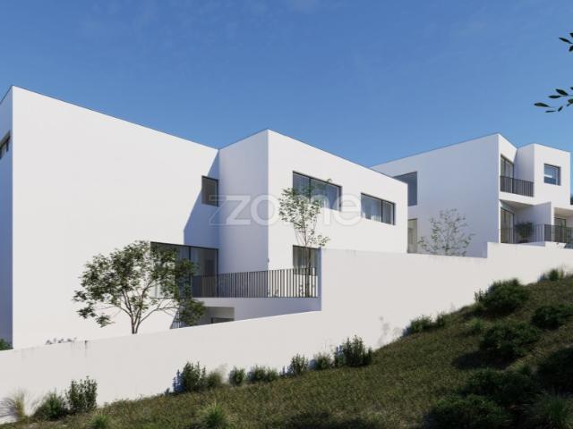 Moradia T3+1 nova, com jardim e piscina Gandra Hills Villas