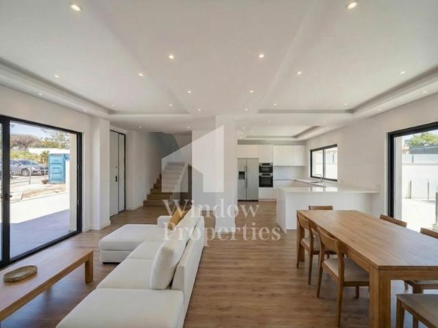 Moradia T3+1 Nova com Piscina Privada em Gambelas, Faro