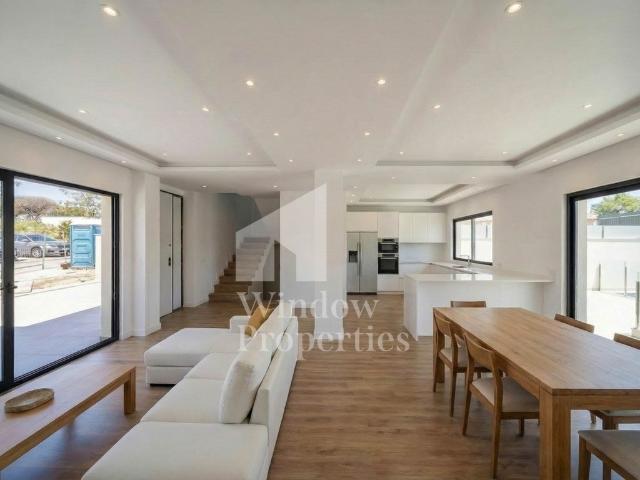 Moradia T3+1 Nova com Piscina Privada em Gambelas, Faro 260m² Montenegro