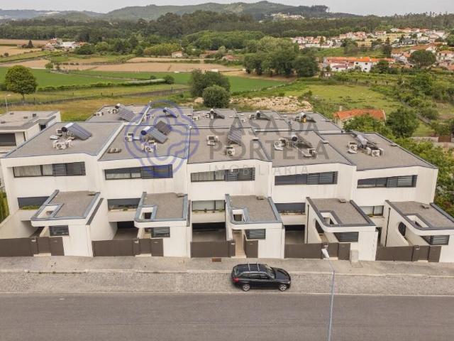 Moradia T3+1 Nova em Banda — Gavião, V.N. Famalicão | Lareira 2 Frentes e Classe A