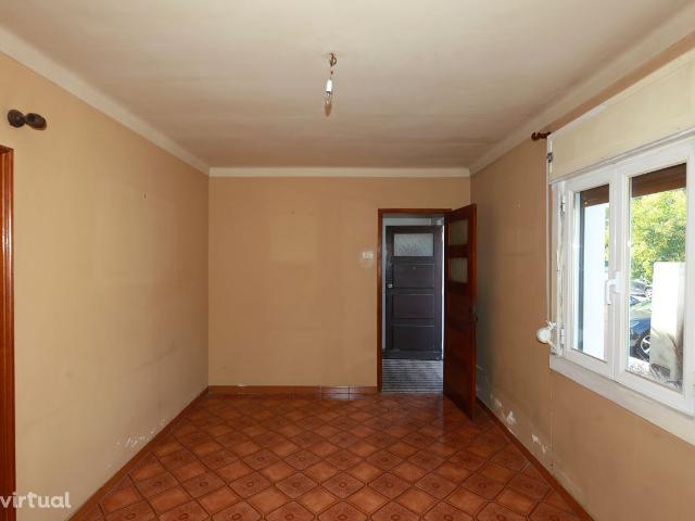 Moradia T3 remodelada, junto ao Bairro Santa Cruz de Benfica PM6468