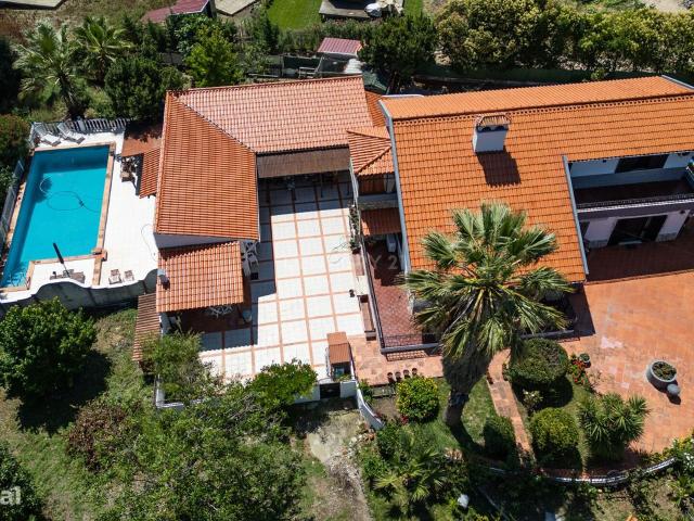 Moradia T3+1 para venda com piscina,em Santarm