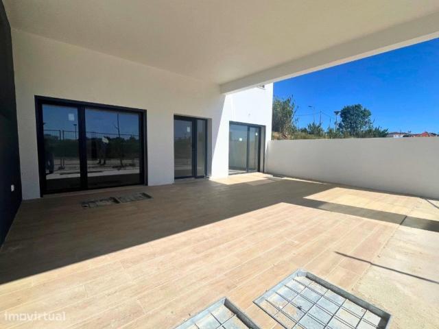Moradia T3+1 perto da praia na Caparica!