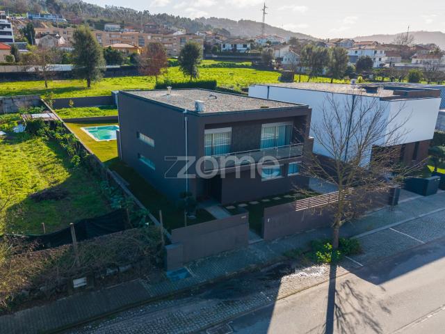 Moradia T3+1 próxima centro de Vizela