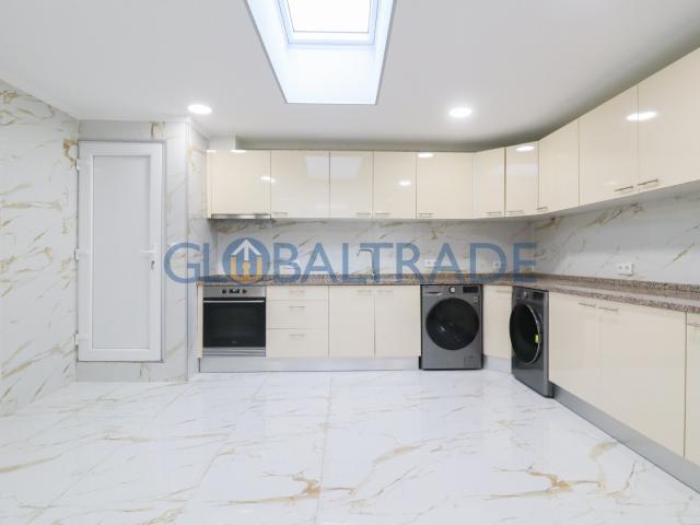 Moradia T3+1 Renovada em São Roque da Lameira