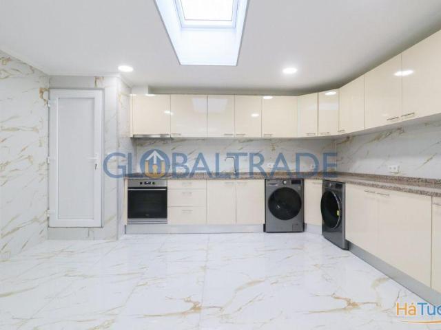 Moradia T3+1 Renovada em São Roque da Lameira | 26054078937