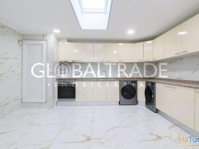Moradia T3+1 Renovada em São Roque da Lameira | 26074078937