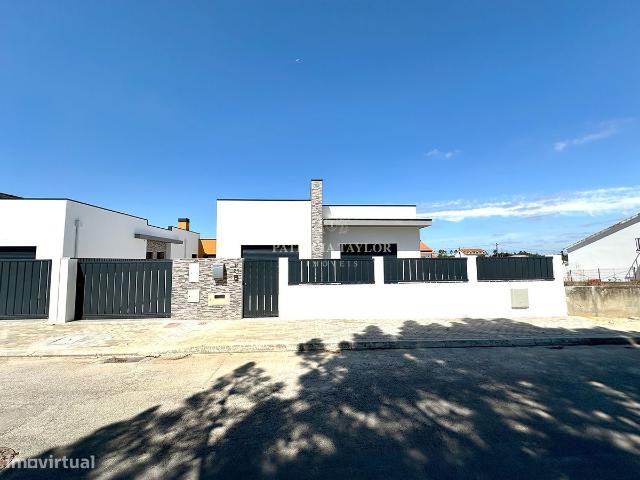 Moradia T3+1 situada no Pinhal do General, na proximidade de Vila Aleg