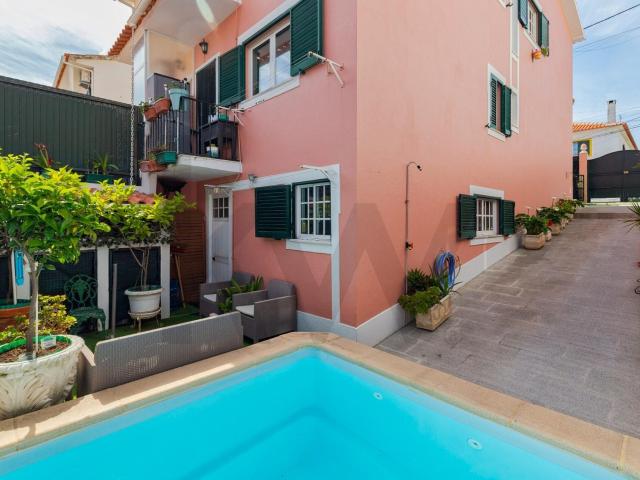Moradia T3+2 com Piscina e Cave Independente — Quinta do Conde