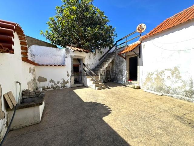 Moradia T3+2 de traça típica com pormenores únicos Terraço + Churrasqueira Zona muito tranquila Vimeiro, Lourinhã
