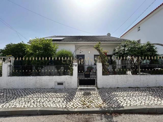 Moradia T3+2 isolada na Quinta do Conde