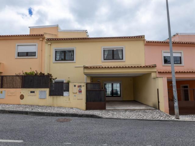 MORADIA T3+2 JARDINS PAREDE