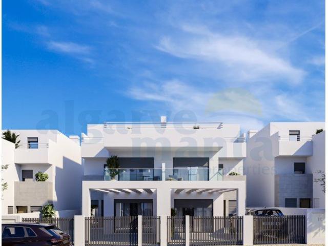 Moradia T3+2 Nova com Piscina, Garagem, Perto da Praia da Lo. 177m² Vila Nova De Cacela