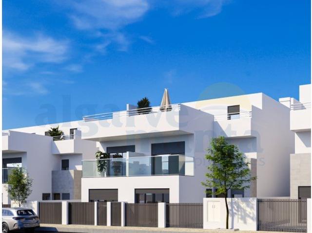 Moradia T3+2 Nova com Piscina, Garagem, Perto da Praia da Lo. 177m² Vila Nova De Cacela