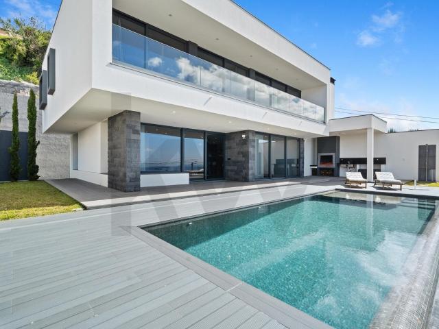 Moradia T3 Minimalista com piscina com vista mar desafogada. 159m² Ribeira Brava