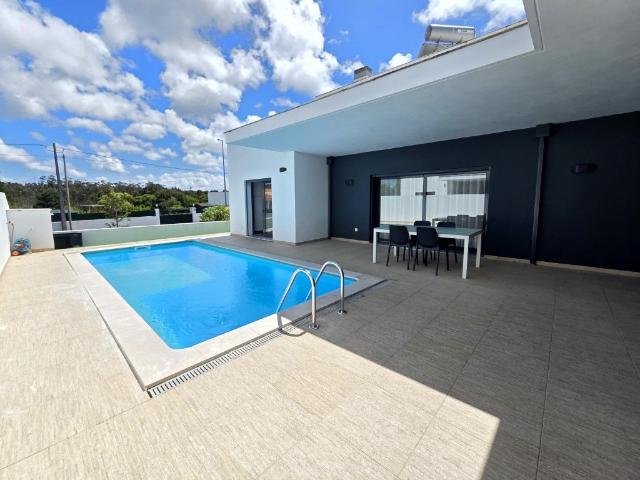 Moradia T3 moderna com piscina, garagem e licença Al ativa. 155m² Nadadouro