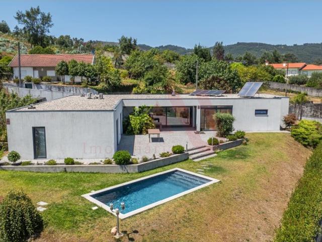 Moradia T3 Moderna com Piscina e Vistas Panorâmicas