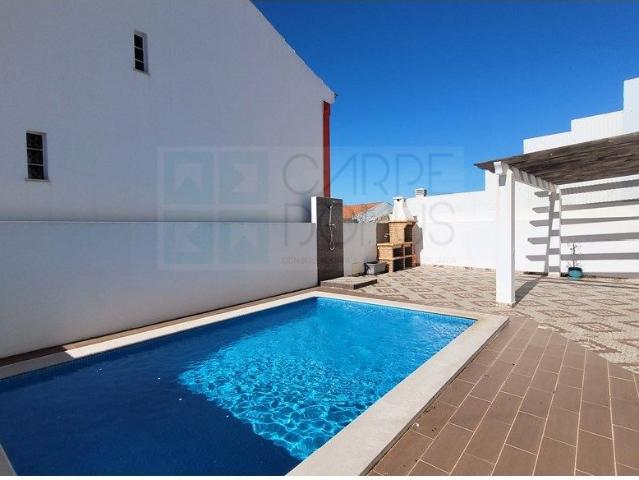 Negocivel Moradia T3 Moderna com Piscina e BBQ a 3 km da Praia.