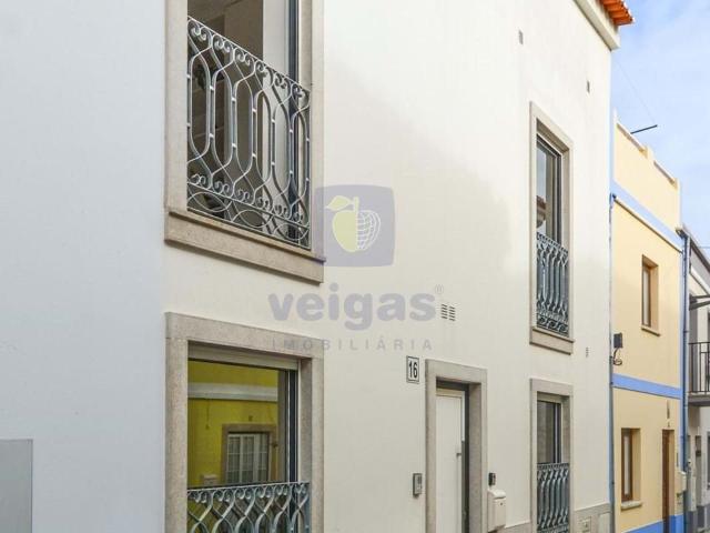 Moradia T3 Moderna a 700m do Mar | Totalmente Mobilada | Pen. 157m² Peniche