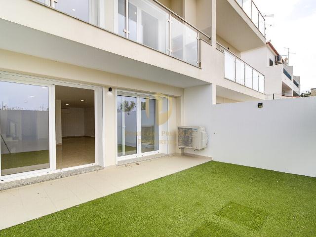 Moradia T3 moderna e luminosa, nova a estrear, localizada em Altura