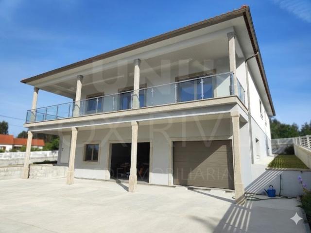 Moradia T3 Moderna em Paredes de Coura