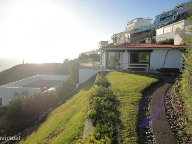 Moradia T3 Moderna na falsia, boas reas, piscina, jardins, vista mar