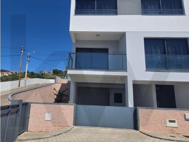 Moradia T3 Moderna para Arrendamento em Gaula
