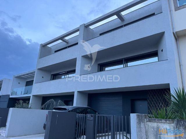 Moradia T3 Moderna para Arrendamento em Palmeira ? Braga | 26064076183