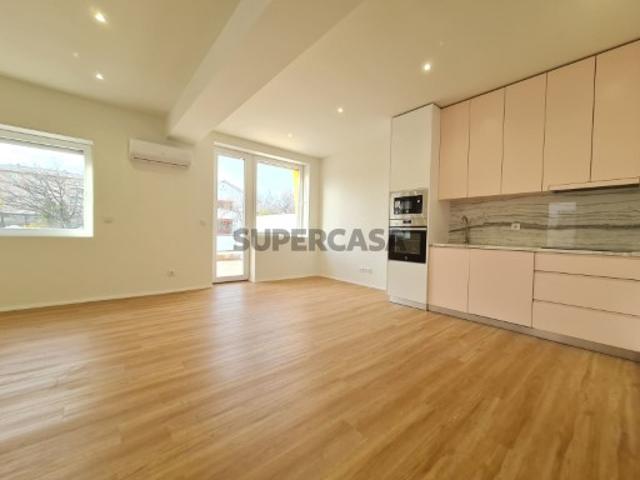 Moradia T3 na Av. Fernão de Magalhães, Porto