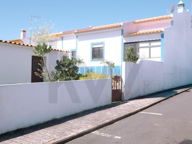 Moradia T3 na Aldeia dos Bicos, Odemira com lareira e quintal