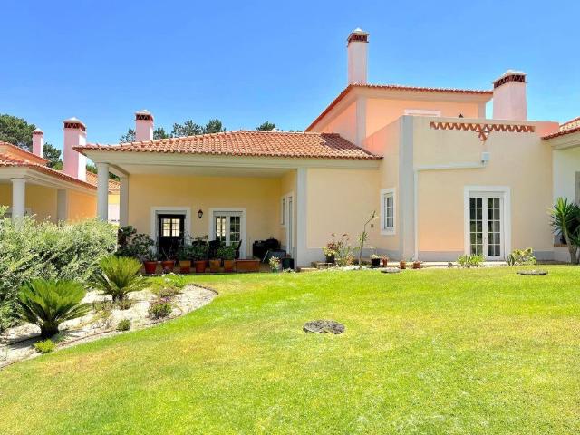 Moradia T3 na Exclusiva Vila dos Príncipes no Praia d'El Rey. 161m² Amoreira