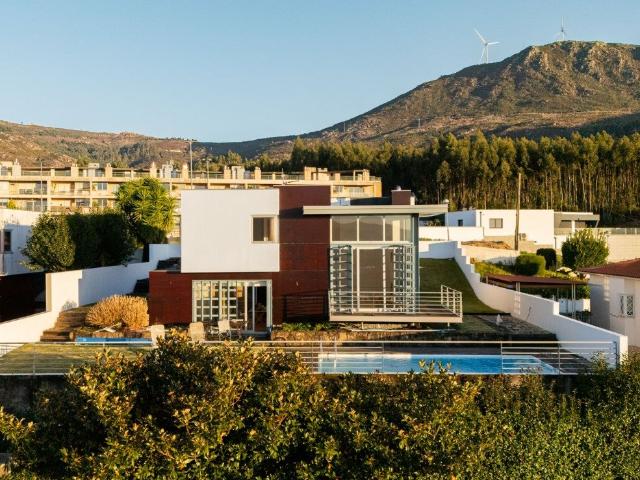 Moradia T3 na Encosta com Vista Única para o Rio Minho, no n. 177m² Loivo