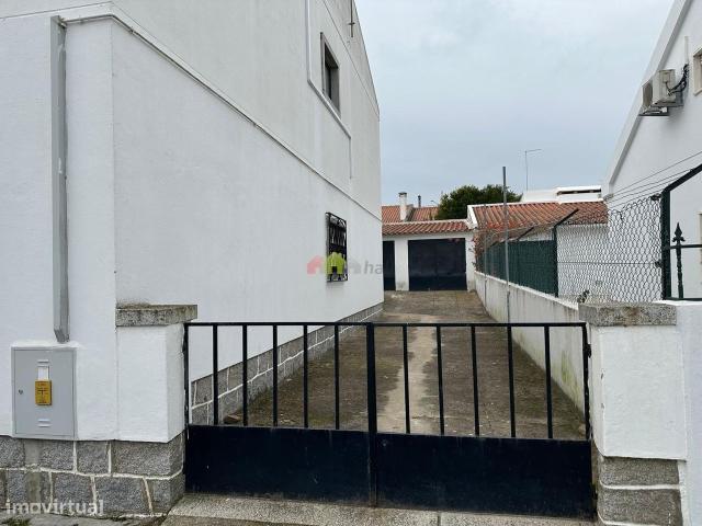 Moradia T3 no Bairro da Torregela vora