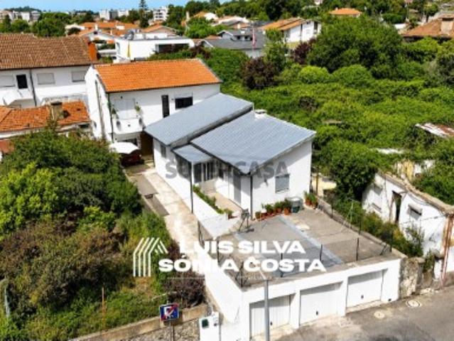 Moradia T3 no Centro da Feira | Garagem Fechada | Jardim | Rua Dr. João Magalhães