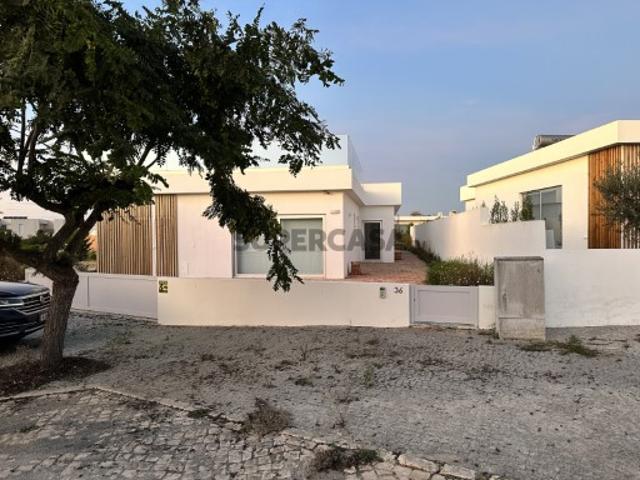Moradia T3 no condomínio Praia Grande, ao lado da praia e do centro de PORTO COVO, Sines / Setúbal, Litoral Alentejano