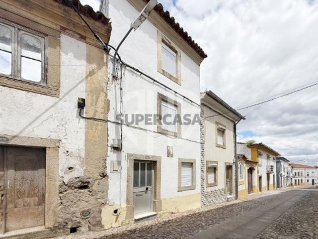 Moradia T3 no Coração Histórico de Nisa