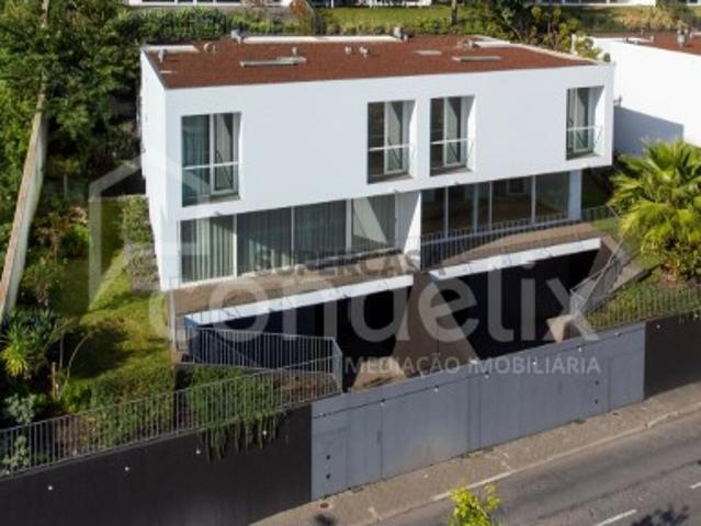 Moradia T3 no Funchal com vista mar
