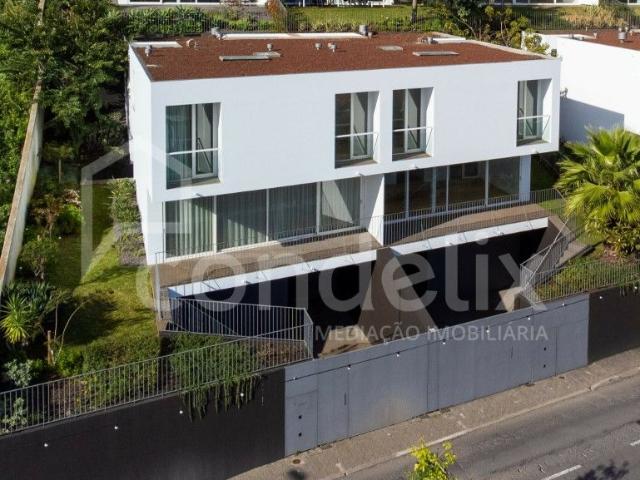 Moradia T3 no Funchal com vista mar