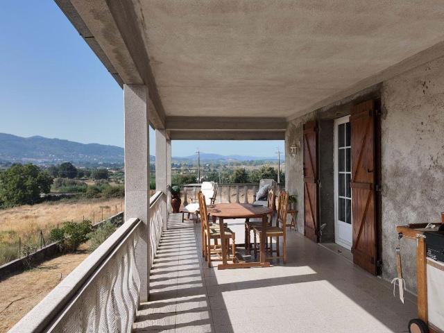 Moradia T3 no Fundão com lindas vistas em terreno de 5.000m2