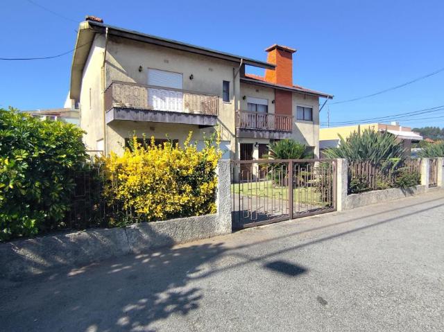 Moradia T3 Nogueira da Regedoura com área exterior 4 frentes