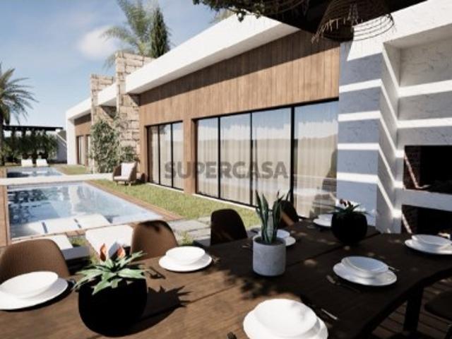 Moradia T3 Nova C/ Piscina Azeitão