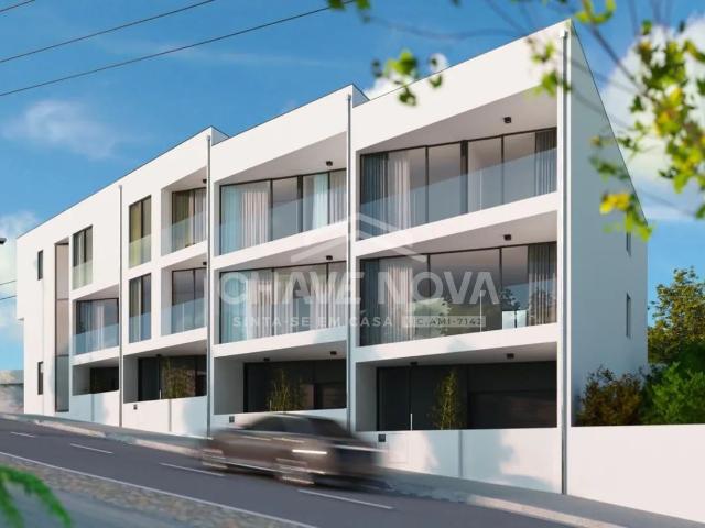 Moradia T3 Nova com Jardim Privativo