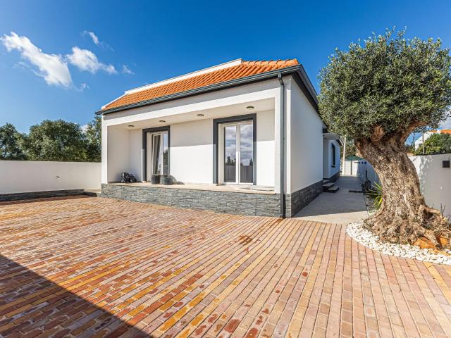 Moradia T3 Nova com Piscina