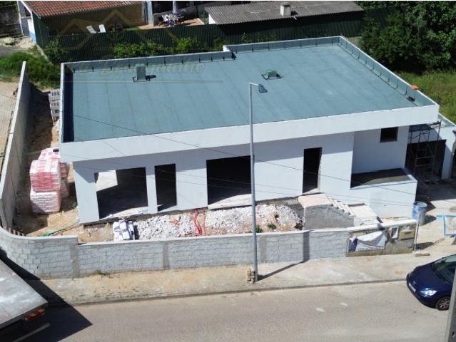 Moradia T3 NOVA estilo CONTEMPORÂNEO