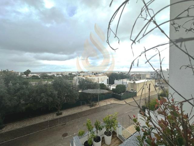 Moradia T3 NOVA, com piscina com vista mar, na Fuseta Algarve