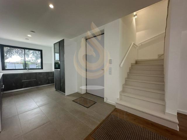Moradia T3 NOVA, com piscina com vista mar, na Fuseta Algarve
