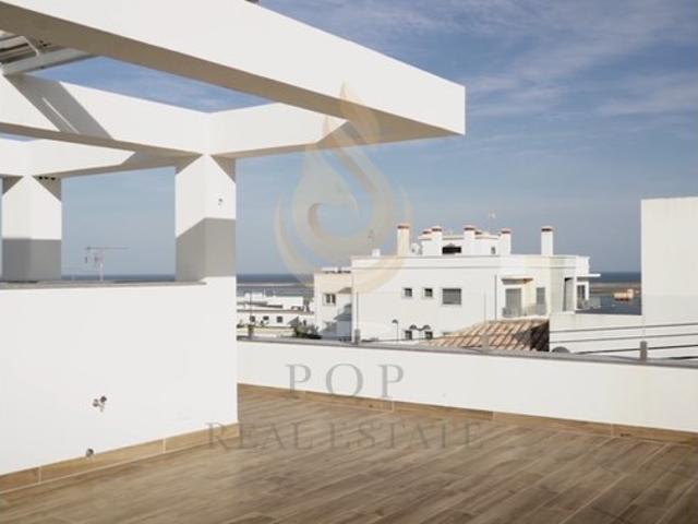 Moradia T3 NOVA, com piscina e vista mar na Fuseta Algarve