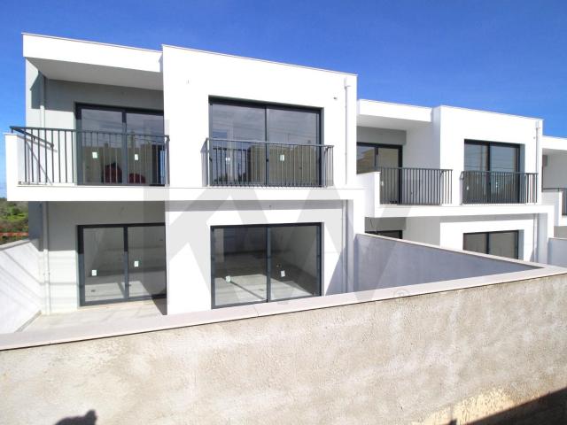 Moradia T3, Nova, Contemporânea, Perto Da Praia, Garagem, Ar. 168m² Armação De Pêra